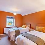 3 Bed In Oc-w30224 Holiday home